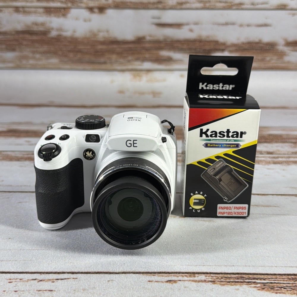 GE X600 14.4MP Digital Camera White w/ Battery & Charger 25x Zoom